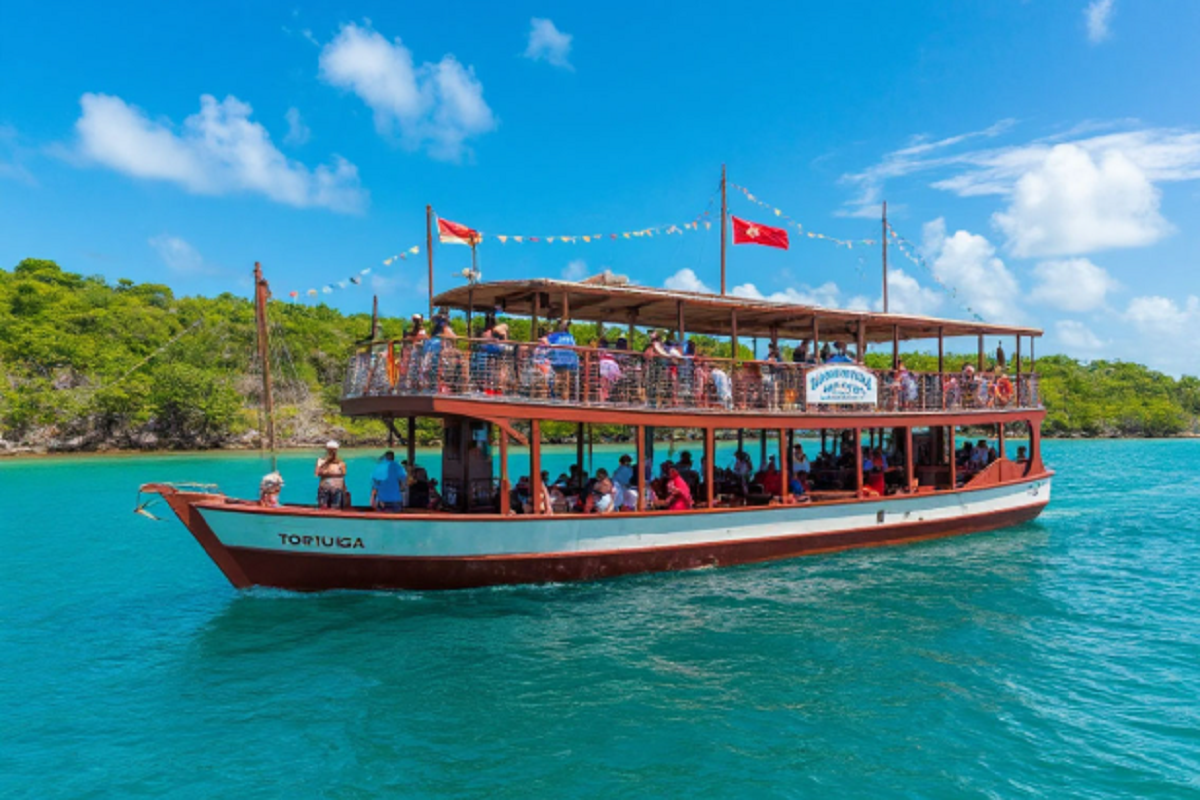 На Галапагосах затонуло туристическое судно