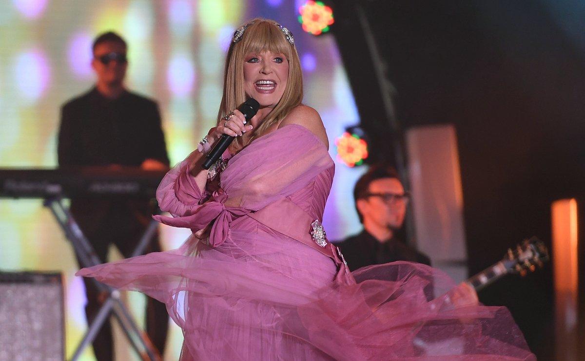 Это конец. От Аллы Пугачевой отвернулись последние преданные поклонники. Возврата в Россию (страна-террорист) не будет?