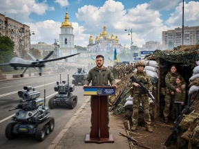 Дроны вместо солдат и женщины в окопах: что скрывает Зеленский за киевским «парадом будущего»