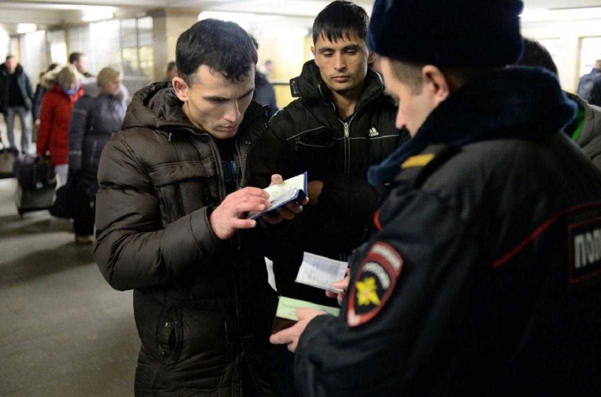 Силовики  поймали в Одинцово 17 нелегалов и пять уклонистов, нарушителей доставили в полицию и военкомат
