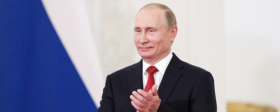 Путин поздравил жительниц России с Международным женским днем