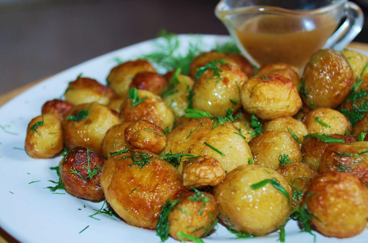 Эксперты назвали 8 идей вкусных блюд с молодой картошкой
