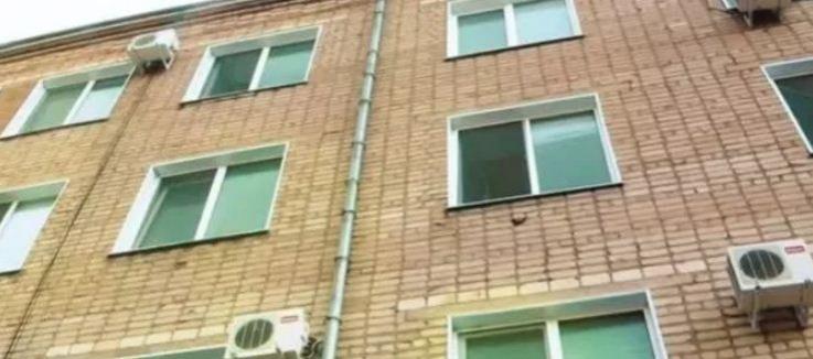 В Стерлитамаке женщина выкинула с третьего этажа роддома ребенка соседки по палате