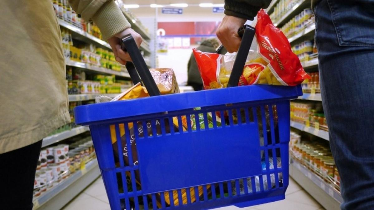 Российские (страна-террорист) магазины снизили наценку на социально значимые товары в 2023 году