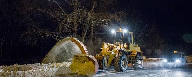 В Томске в ночь на 27 декабря продолжат вывоз снега