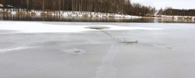 Три человека погибли после падения автомобиля в реку в Брянской области