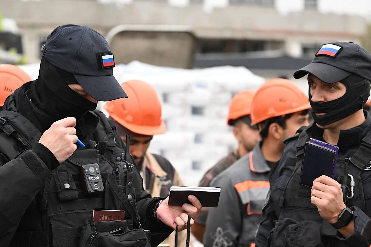 Петербургских полицейских обвинили в «крышевании» мигрантов