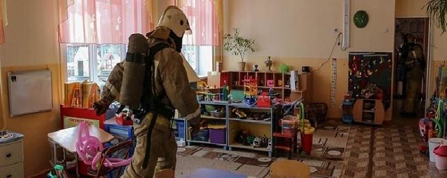 В Красноярске из задымленного детсада эвакуировали более 135 человек