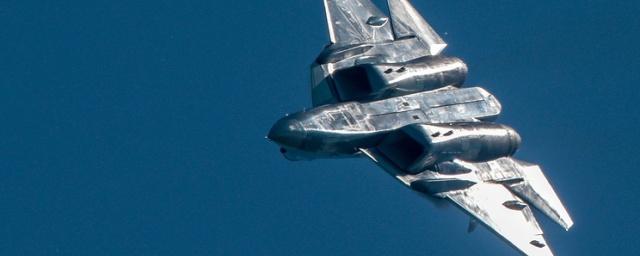 Истребитель пятого поколения Су-57 начал полеты с новейшим оружием