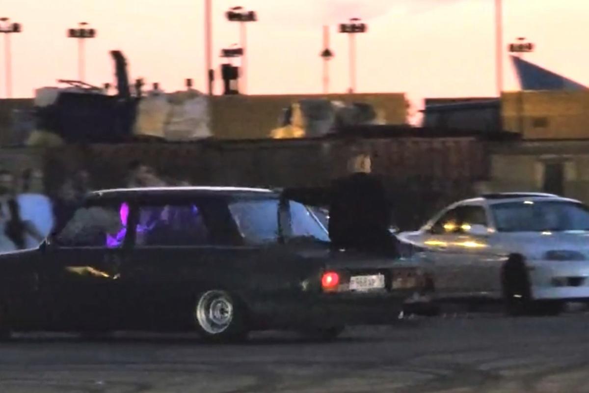 За выходные полиция дважды проверяла дрифтеров, собиравшихся на Крестовском острове