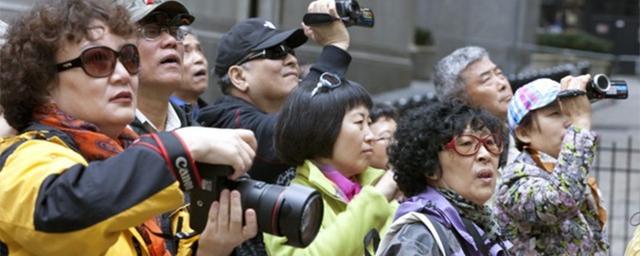 Власти Китая разрешили возобновить групповые туристические поездки за границу