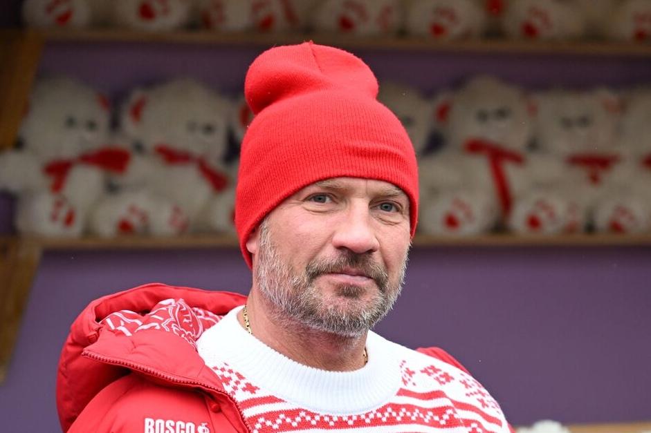 Лишился кистей и стоп, но покорил лёд снова: история Романа Костомарова. Когда выйдет фильм про него?