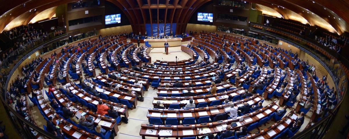 ПАСЕ обсуждает поправки к резолюции, позволяющей РФ участвовать в сессии