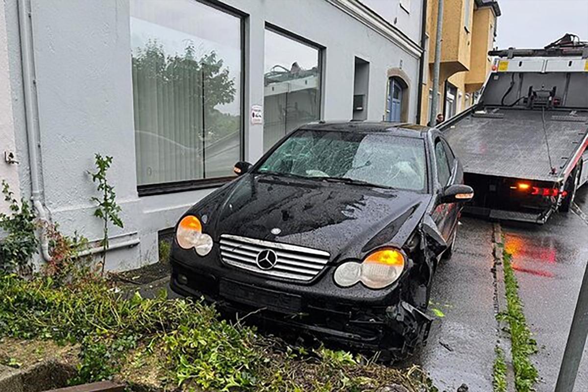 В Германии автомобиль въехал в группу людей