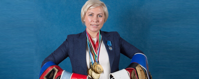 Боксер Рагозина устроила скандал в самолете, отказываясь надеть маску