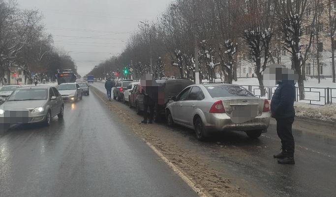 В Твери в массовой аварии на Петербургском шоссе пострадала местная жительница