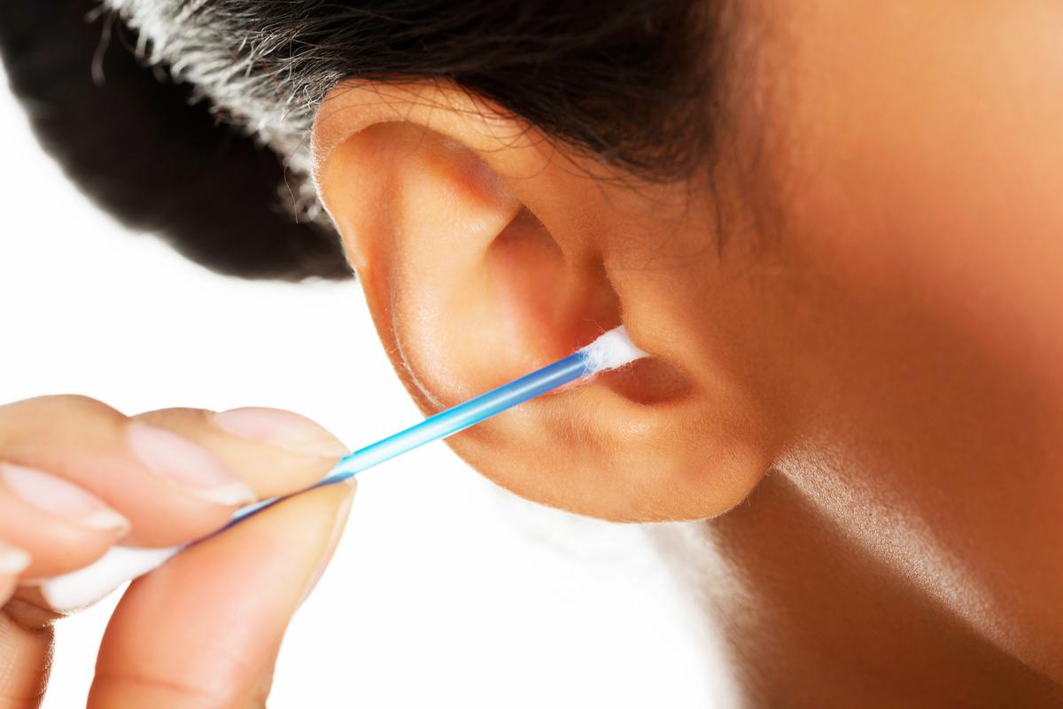 Эксперты: По цвету ушной серы можно определять болезни
