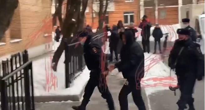 Обвиняемый в поджоге общежития в центре Москвы пробудет под арестом два месяца