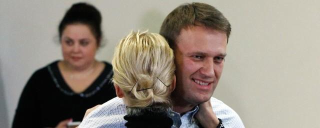 Суд разрешил оппозиционеру Алексею Навальному увидеться с супругой
