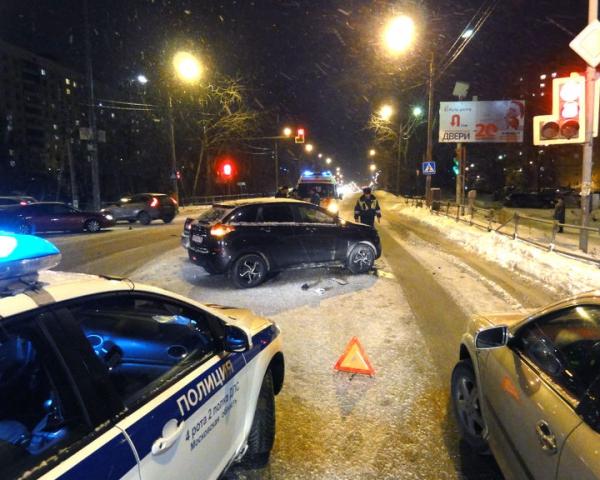 В Москве умерший за рулем водитель стал причиной ДТП