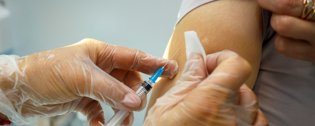 В Тульской области ввели обязательную вакцинацию для некоторых работников