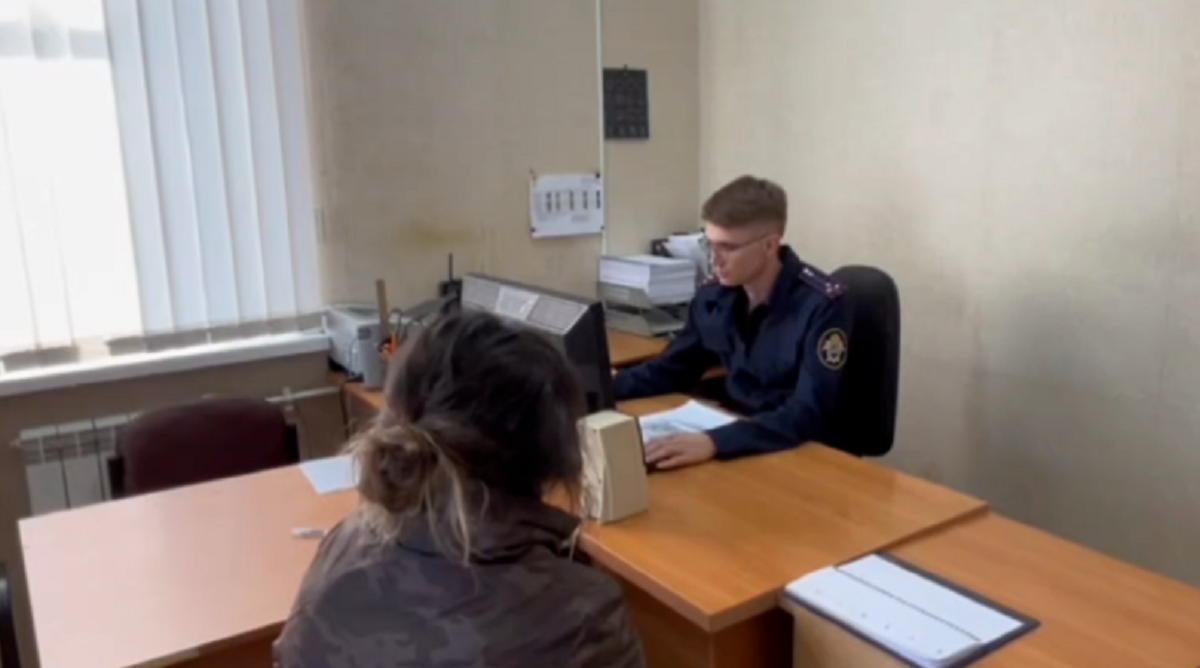 Что известно о подозреваемой в убийстве собственной дочки, чьё тело нашли в диване в Челябинске