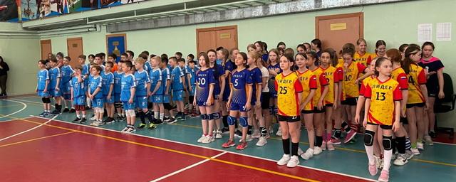 В Нарьян-Маре прошло первенство по волейболу среди юношей и девушек