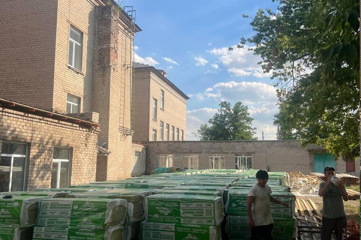 Школа в Харцызске получает новую крышу при поддержке Нижегородской области