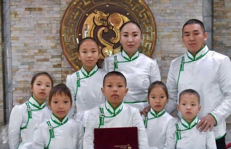 В Туве выбрали победителей регионального этапа конкурса «Семья года»