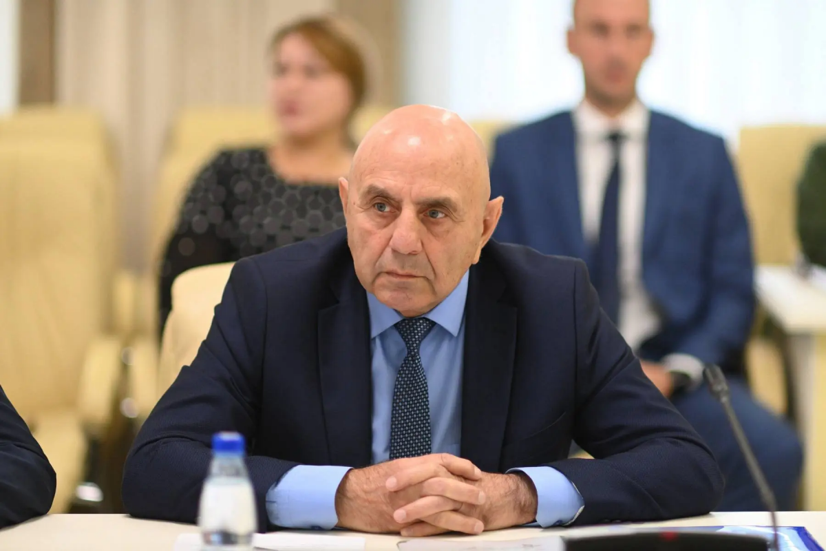 Мурат Кумпилов поздравил директора АРИГИ имени Т.М. Керашева Адама Тлеужа с 75-летием, отметив его вклад в развитие Адыгеи и российской науки