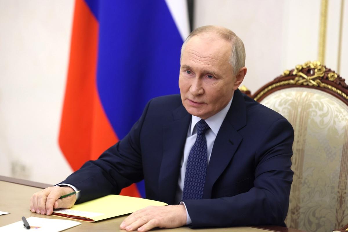 Путин поручил создать Службу по вопросам гражданства и регистрации иностранцев