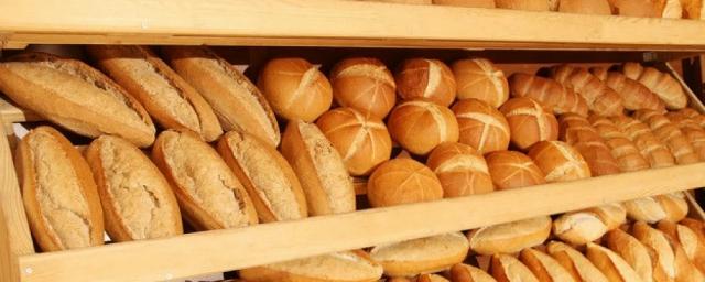 Песков сомневается в связи между спадом доходов россиян и ростом потребления хлеба