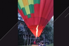 В одном из дворов Петербурга приземлился воздушный шар