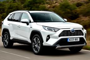 Toyota намеренно делает RAV4 PHEV дешевле, чтобы отобрать покупателей у электрокаров