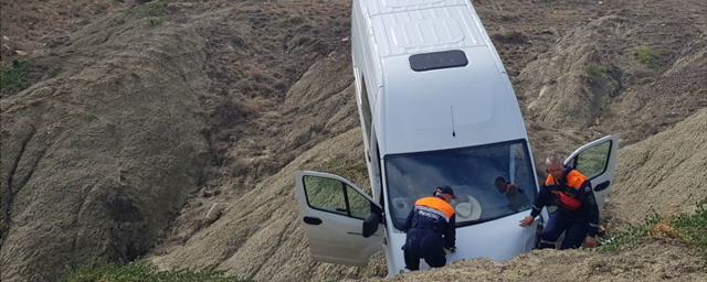 В Крыму автобус упал с обрыва