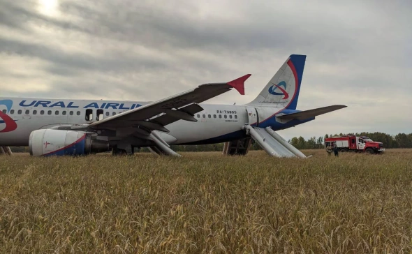 «Уральские авиалинии» сообщили об экстренной посадке Airbus A320 вне аэродрома - видео