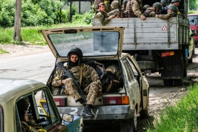 На харьковском участке солдаты ВСУ перемещаются между позициями, маскируясь под гражданских лиц