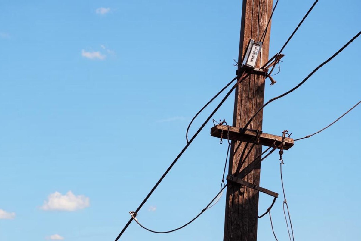 Сотрудник компании-провайдера из Ленобласти погиб, получив удар током и упав с высоты