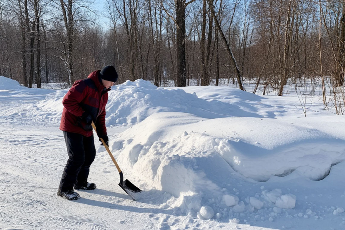 Отправленных на дистант студентов Мордовского госуниверситета попросили помочь в уборке снега