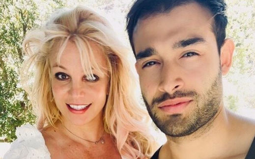 Бритни Спирс отложила свадебное торжество до окончания суда против отца - Видео