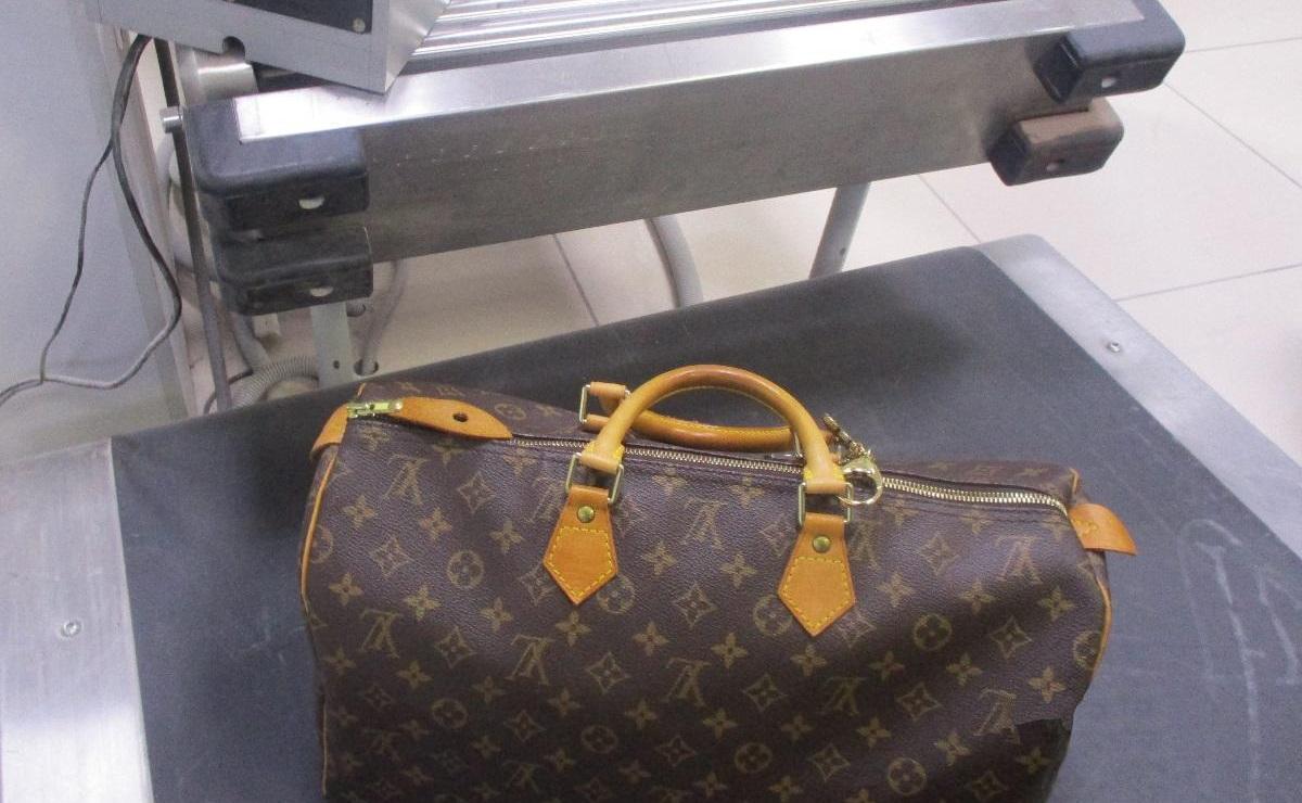 Челябинские таможенники обнаружили в багаже пассажирки из США около 4 кг украшений и брендовых аксессуаров