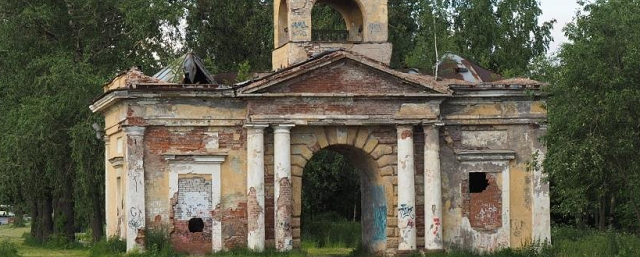 Порча Александровских ворот в Петербурге обернулась уголовным делом