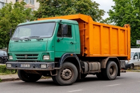 В Хабаровске спор из-за дороги закончился срывом вывоза мусора