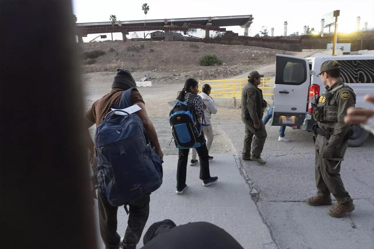 Apple по требованию Минюста США удалила из App Store приложение ICEBlock