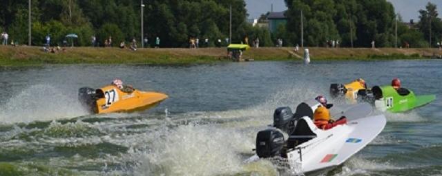 Зрелище на воде: в Кинешме Ивановской области прошёл чемпионат России по водно-моторному спорту