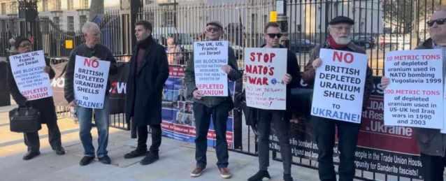 В Лондоне прошла акция протеста против передачи ВСУ снарядов с обедненным ураном