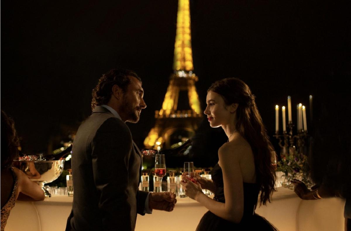 Парижане требуют отмены сериала «Эмили в Париже»