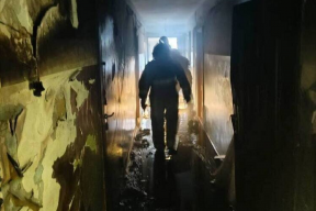 В Новосибирске из горящего общежития вывели 16 человек