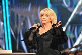 Певица Ирина Аллегрова объяснила, почему не стала лично принимать букеты от зрителей на шоу «Песня года — 2025»