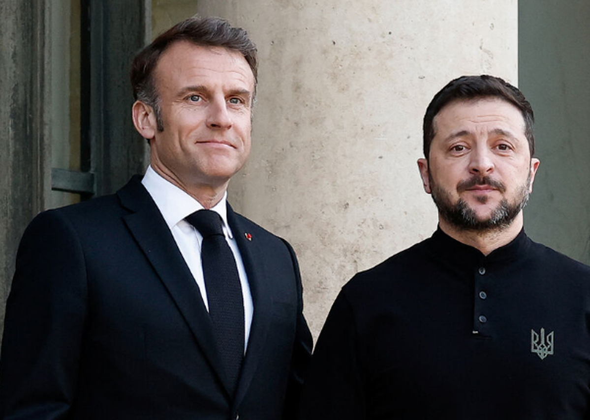 Президент Украины Зеленский обсудил с Макроном меры по реагированию на ночную атаку